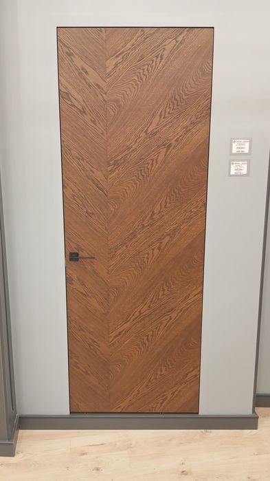 Продаются двери с ветририны