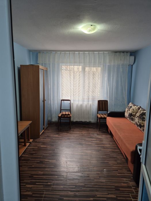 Vând     Garsoniera