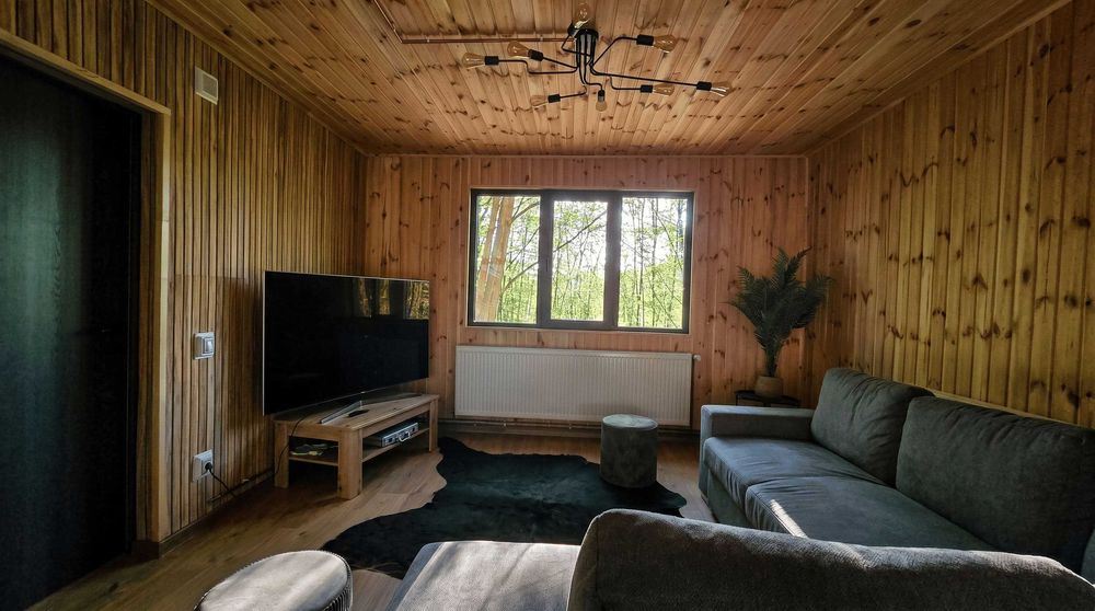 Cabana de inchiriat in Apuseni, Transilvania, retrasa in padure, cu ciubar foisor gratar ceaun, la munte, Brad Huneodara, 8-10 locuri