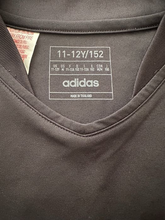 Анцунг Адидас + подарък тениска и яке