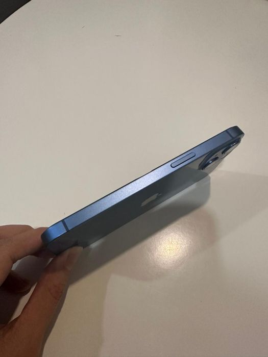 Продам айфон 13