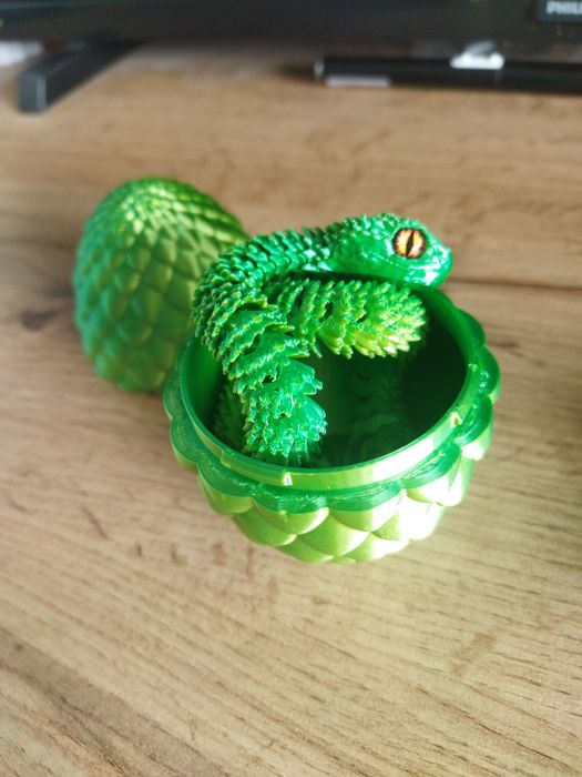 3D принтирана змия в яйце