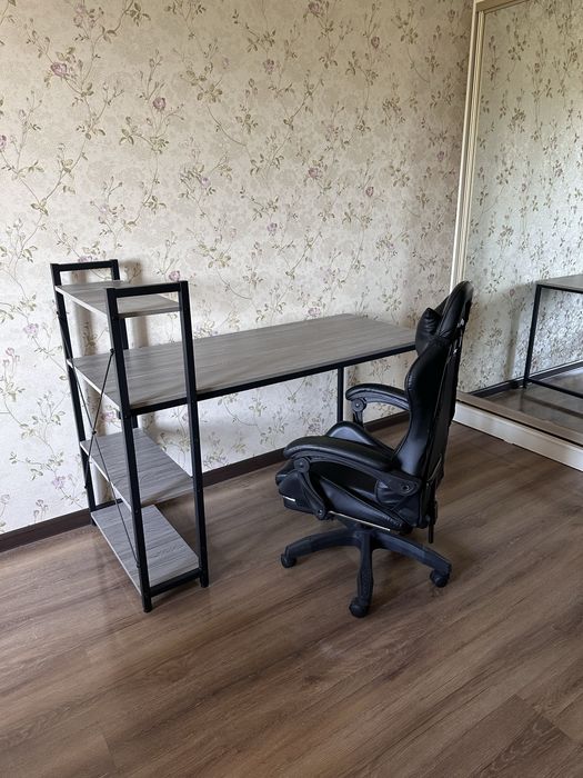 Продается рабочий/писменный стол и кресло