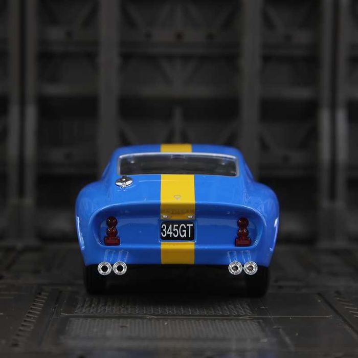 Bburago Ferrari Daytona SP3 1:18 signature series;Ferrari GTO 250 1:24