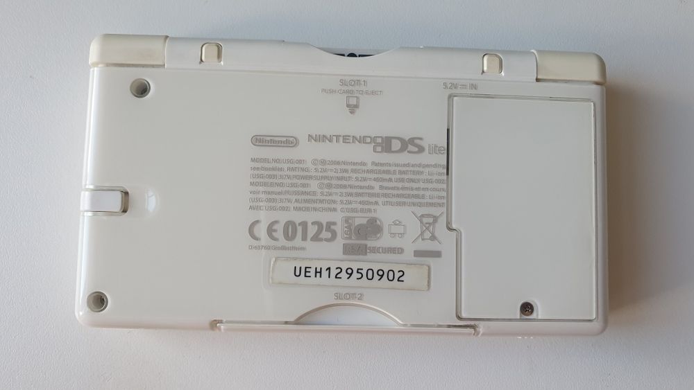Nintendo DS Lite cu încărcător