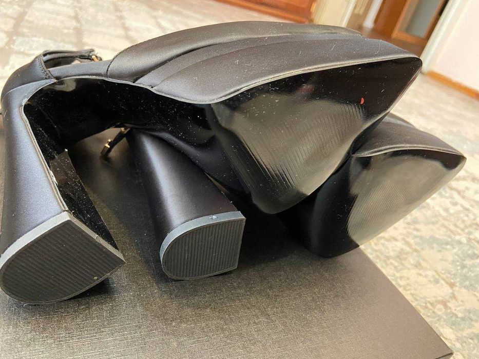 Сатиновые туфли на платформе Aevitas Pointy