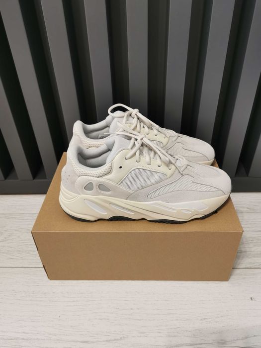 Adidas Yeezy - 700 analog