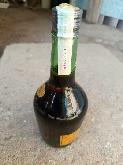 Стари пълни бутилки