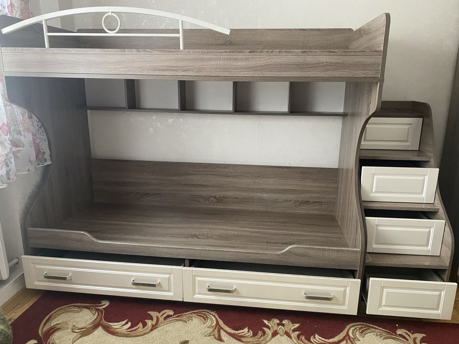Двухъярусная кровать