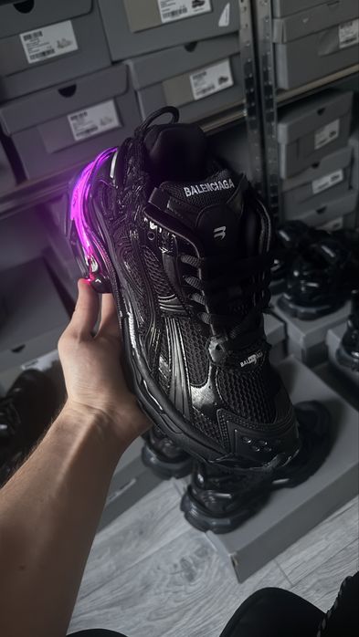 Balenciaga runner LED