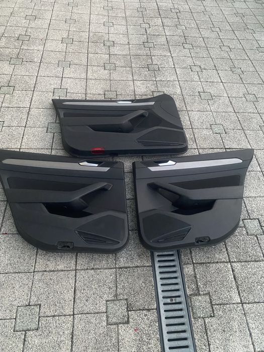 Fete usi VW pasat B8 S+D