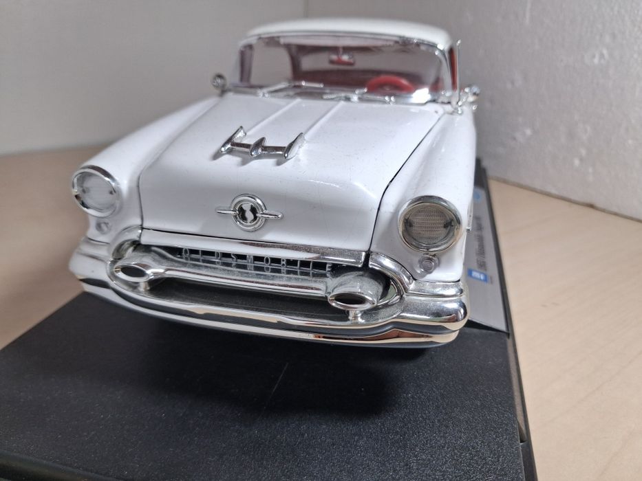 Oldsmobile scara 1:18 welly
