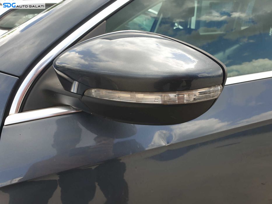 Oglinda Stanga Electrica Fara Pliere Rabatare cu Lumina Ambientala cu DEFECT Volkswagen Passat B7 2010 - 2015 Culoare LK7X [K2085]