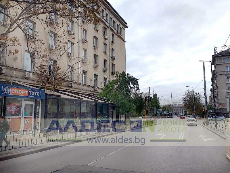 Дава се под наем Двустаен апартамент в София, Център - 77 кв.м за 397.8 € - Снимка #2