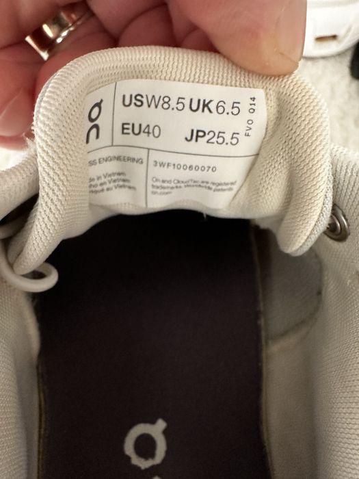 Adidasi On running cloud 6