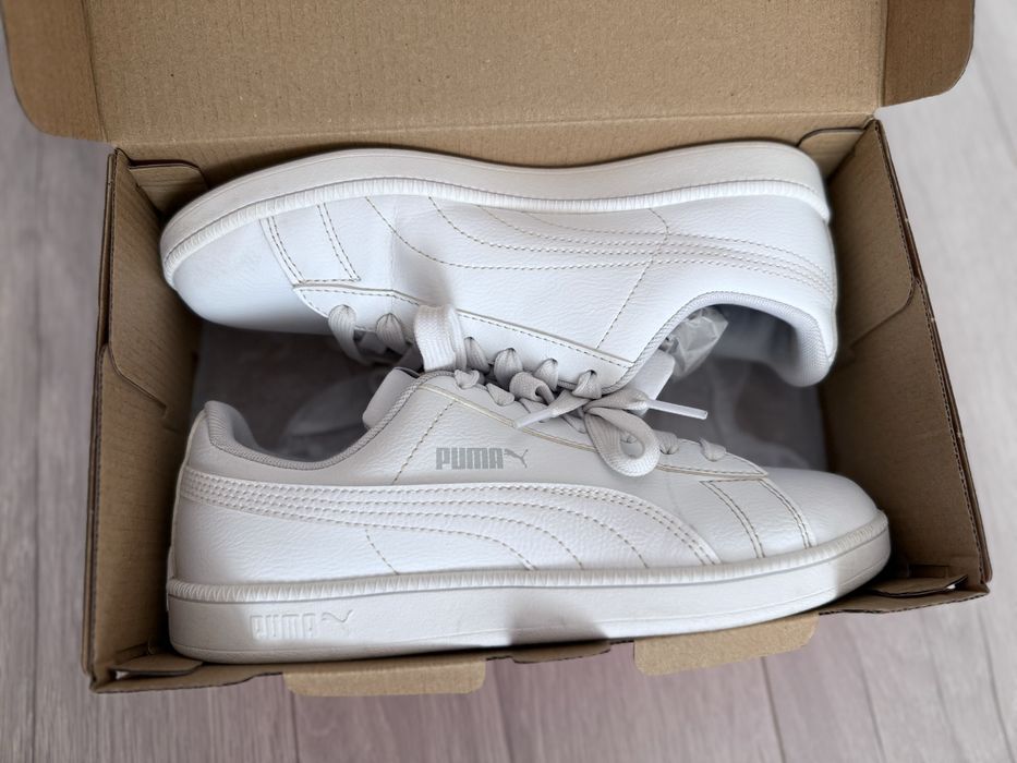 Бели оригинални кецове Puma Up
