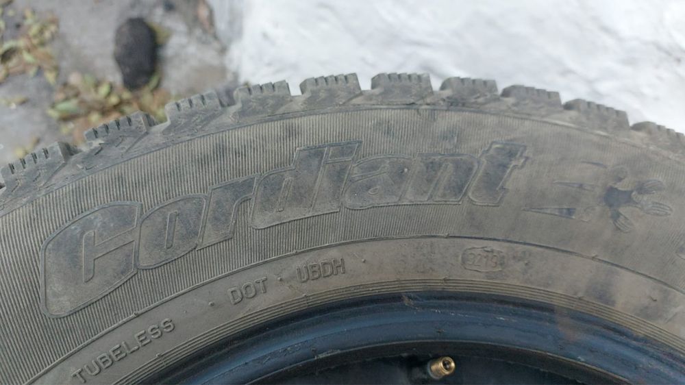 Продам зимние шины 215/65 r16