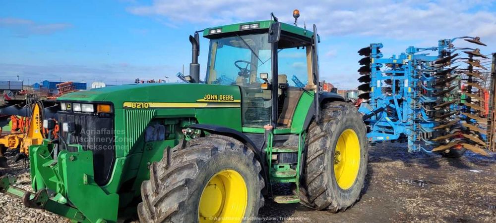 Tractor John Deere 8210, AC, 220 CP, 4x4, stare perfecta. IMPORT