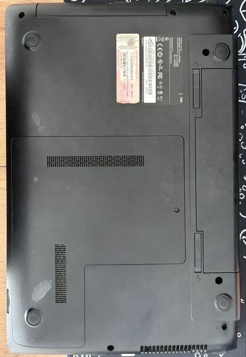 Samsung 300E 15.6” — Intel Core i3, 4 ГБ ОЗУ