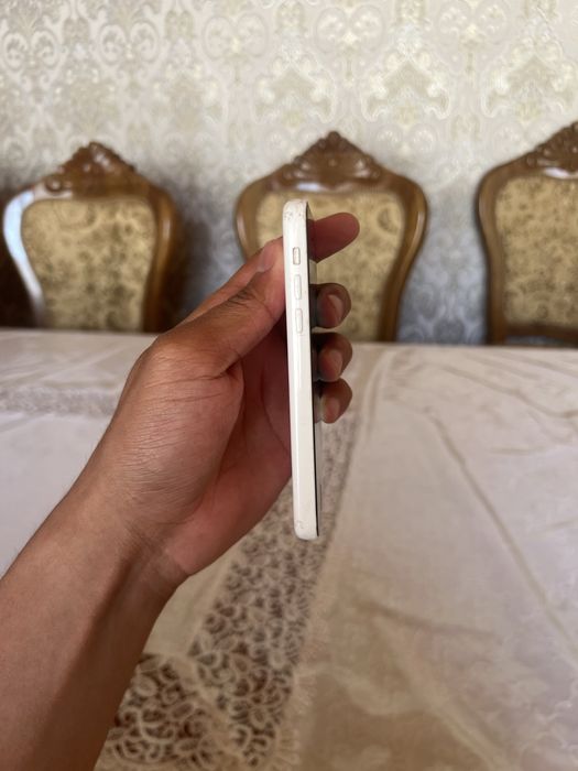 Iphone 5c srochna sotiladi
