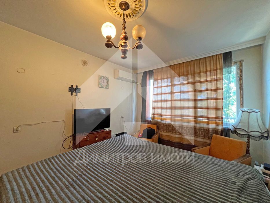 Продава апартамент 111 м2 в тухлена жилищна кооперация център.