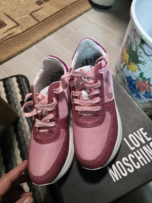 Adidași love moschino noi