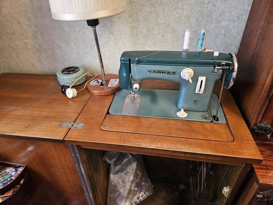 Швейная машинка Чайка