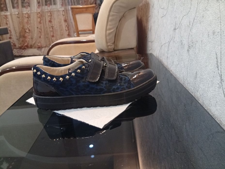 Продается дерзкие, красивые,гламурные кеды.