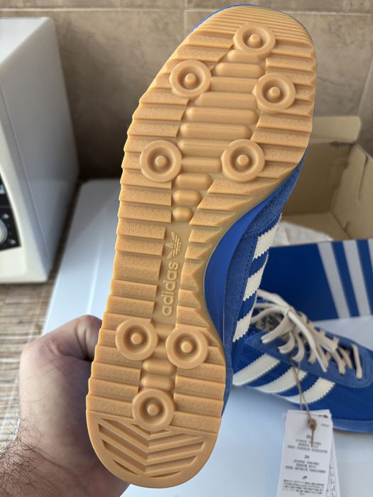 Маратонки Adidas чисто нови