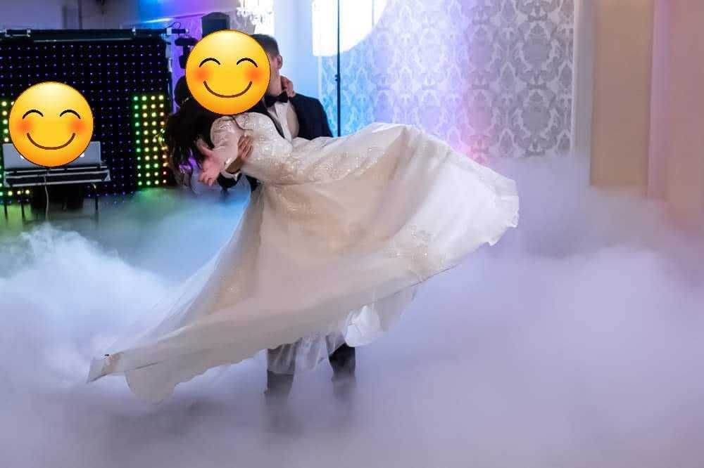 Rochie mireasă cu sclipici, păstrată, sâni medii-mari