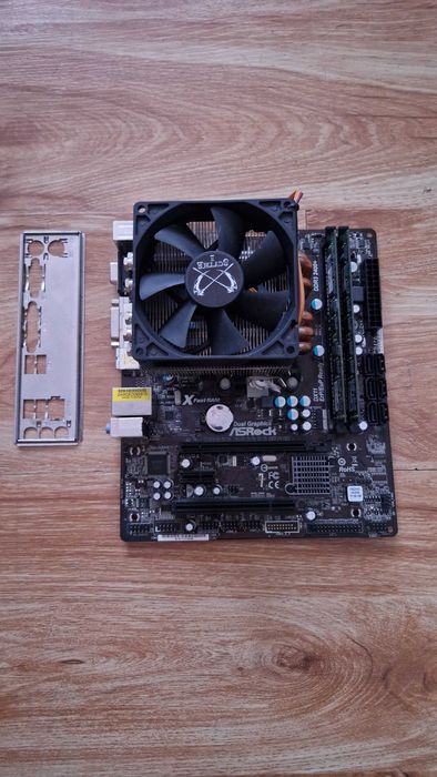KIT FM2 A4-6300+Placa FM2A55M-DGS+8GB RAM+Shield+Cooler Scythe la 150lei