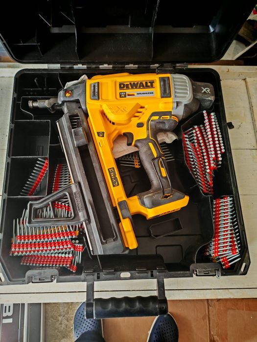 De vânzare scule pe acumulator