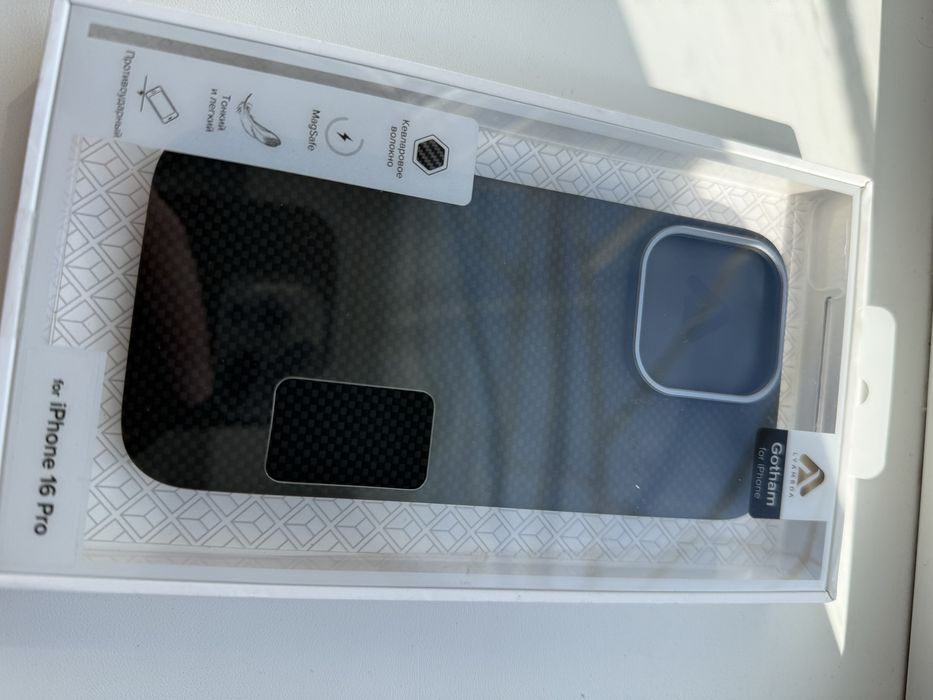 Карбоновый чехол iPhone 16 Pro