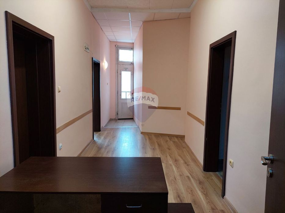 Дава се под наем Офис в Варна, Център - 75 кв.м за 700 € - Снимка #1
