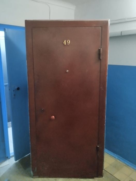 Продам входную дверь