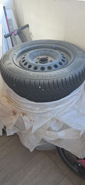 Set 4 roți Kia – jante + anvelope iarnă Kumho 205/55 R16 + prezoane
