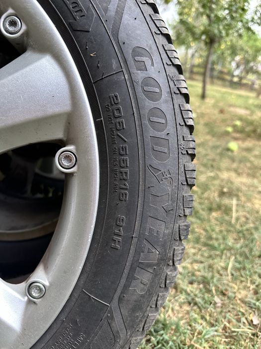Roti Seat R16+ Anvelope iarna Goodyear Ultragrip 205/55 R16 91H DOT 2922