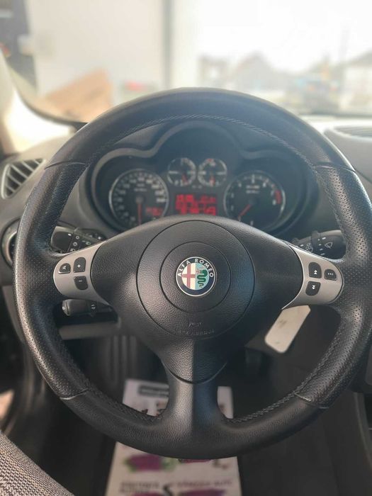 Alfa Romeo ECO DISTINCTIVE /Piele neagra/ Predare imediata din parc