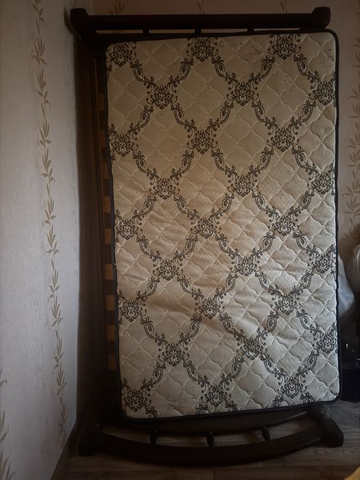 Продам кровать полуторка
