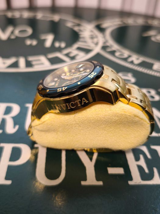 Продавам позлатен мъжки часовник INVICTA Pro Diving