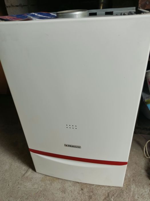 Продам газовый настенный котел Hubert на 260 кв б/у