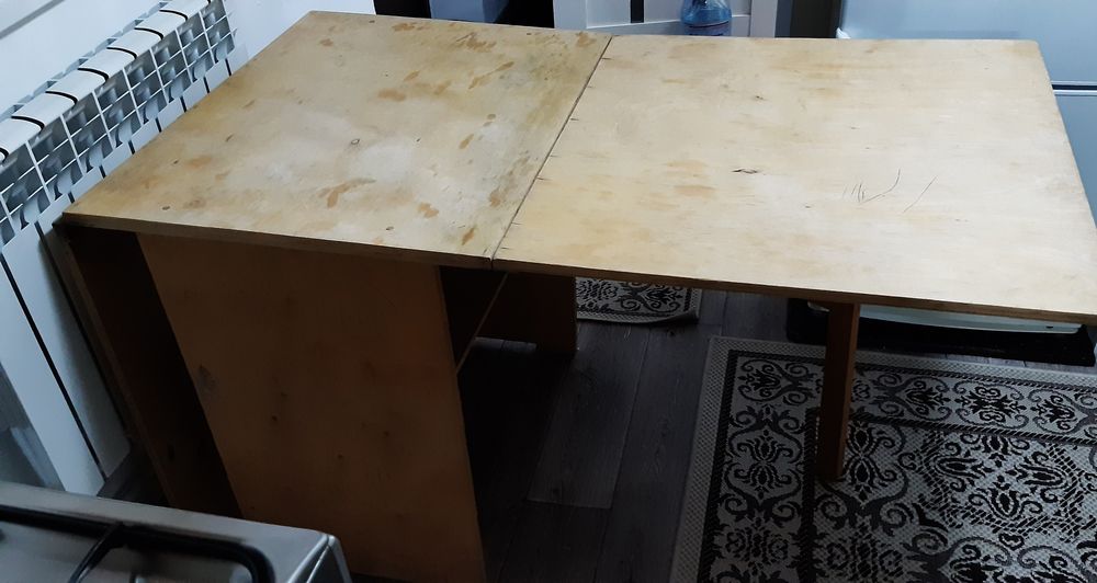 Продам деревянный стол