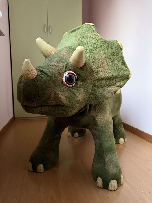 Робот динозавр трицератопс