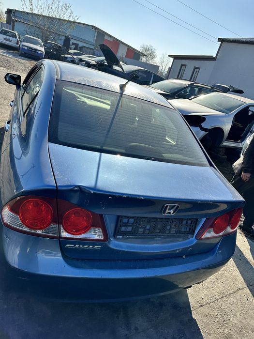 Dezmembrez honda civic 2009