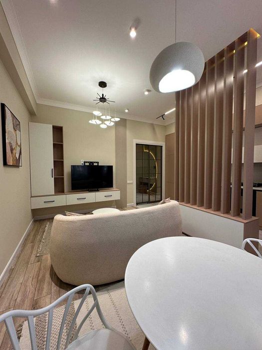 м. Айбек Сдается новая 3ком квартира в престижном комплексе!