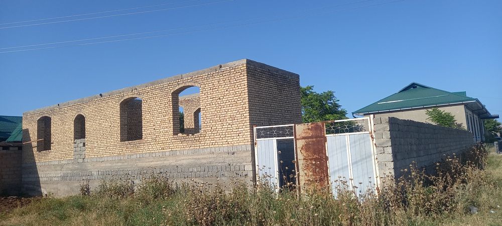 Bitmagan uchastka sotiladi srochna