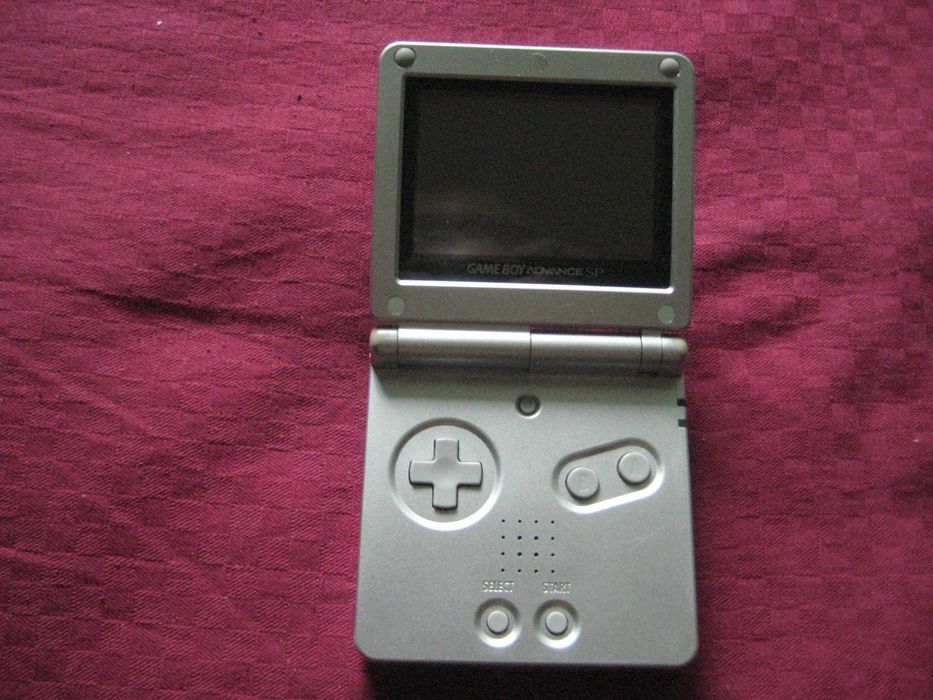 Продавам конзола GBA SP AGS-001 + игра