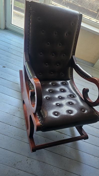 Люлеещ се стол с табуретка