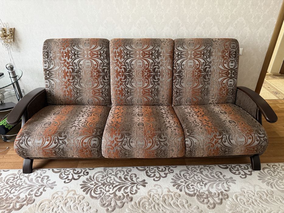 Дивас с креслом в отличном состоянии.