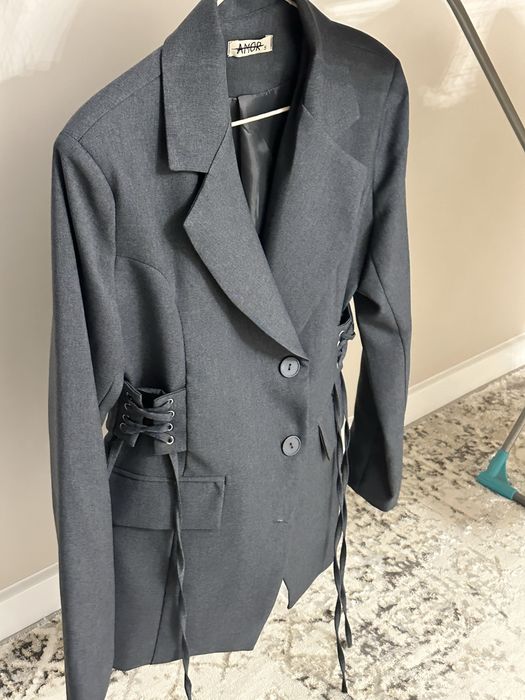 Продам пиджак приталенный